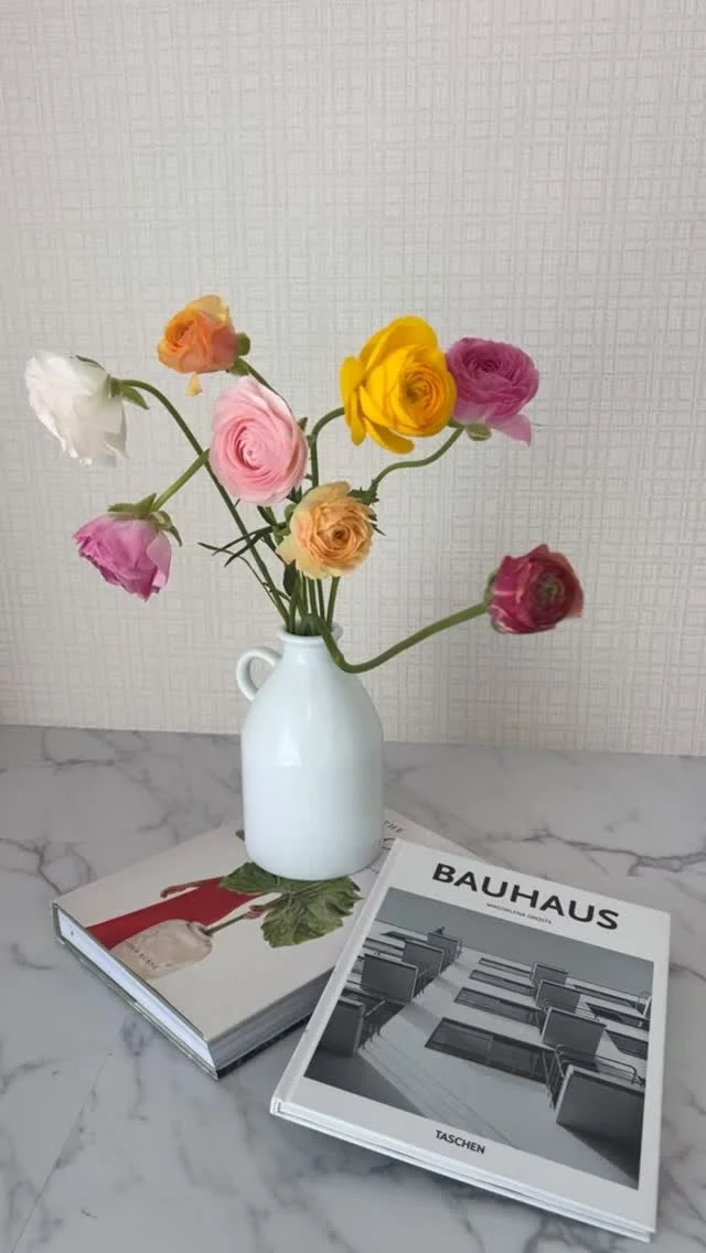 . 
ラナンキュラス

花言葉は華やかな魅力、合格

ラナンキュラスは
前向きな花言葉が印象的です☺️

色によっても花言葉が違うので
贈る方の気持ちや自分の気持ちなどと
照らし合わせて選んでみるのも
面白いかと思います☺️♡

毎日休まず
年中無休で営業しています

本日もご来店お待ちしています☺️

現金で1000円お買い上げごとに50円券プレゼント🎁
お持ち帰り商品にのみ使用できます😊有効期限なしです

#春 
#spring 
#flower 
#花屋 
#蒲郡 

hanatoyo_gamagori
愛知県蒲郡市港町18-33
有限会社 花豊
0533684048